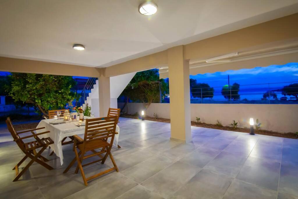 House On The Beach Саламис Екстериор снимка